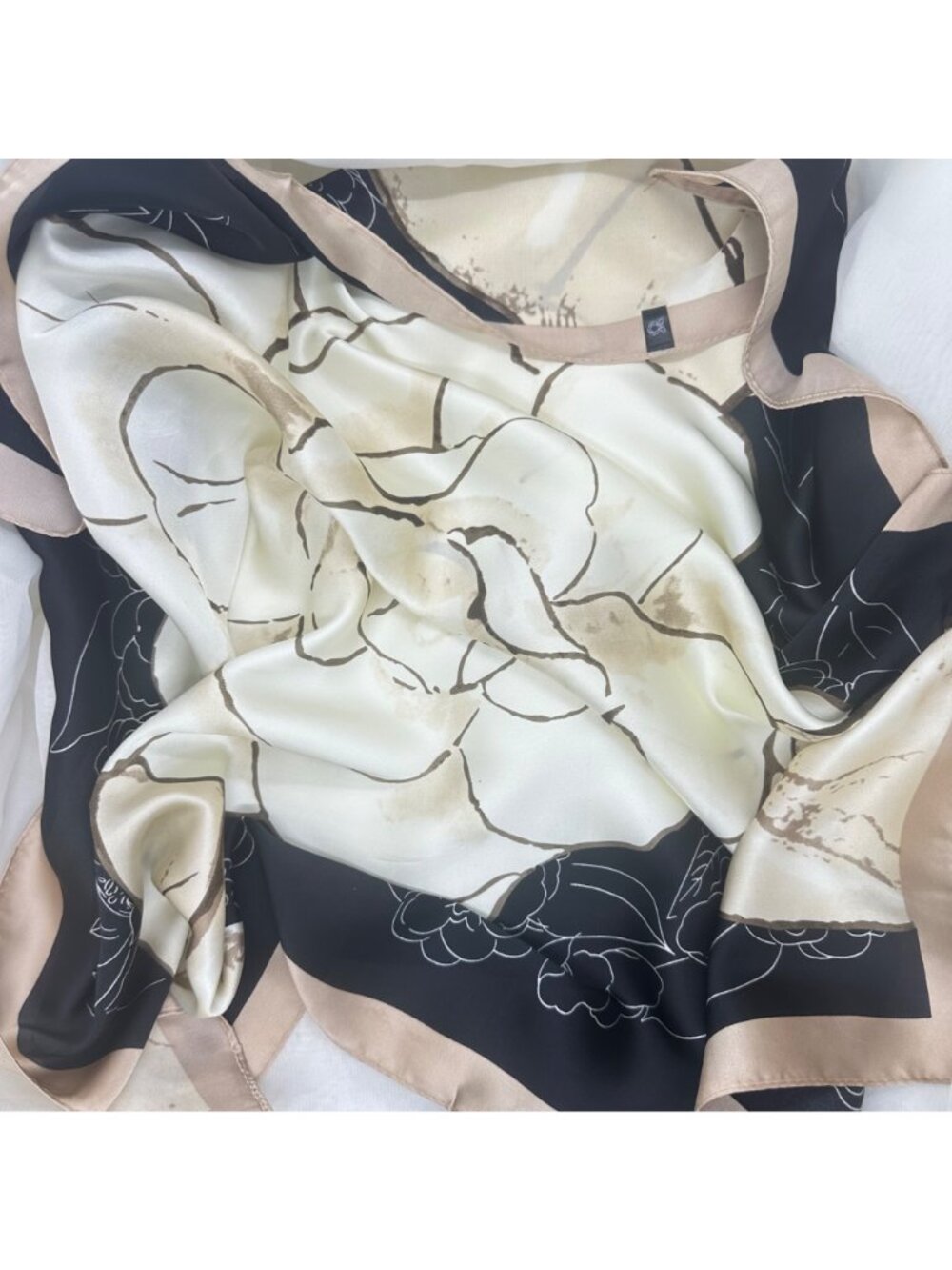 ✨New Elegant Bandana Square Silky Scarf Soft FLORAL BIG ROSE Black Brown Luxury✨ - Picture 6 of 8